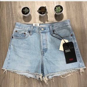 Levi’s Wedgie High Rise  Shorts- Size 26